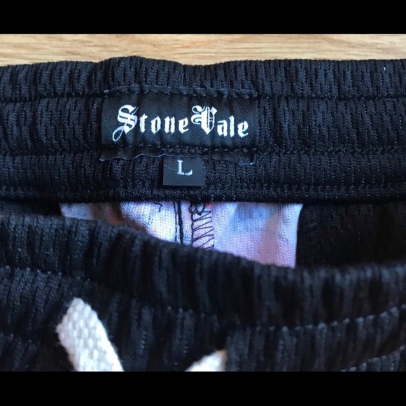 Stonevale Post Game Basketball short in Red - Picture 3 of 6